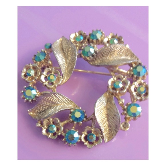 Vintage MCM AB Shimmery Rhinestone Crystal Wreath Brooch - Picture 4 of 4